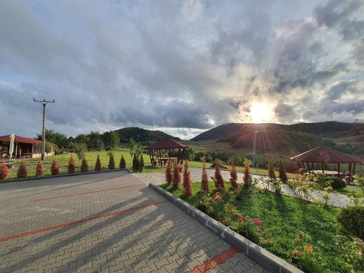 Motel Prislop Hateg Ngoại thất bức ảnh