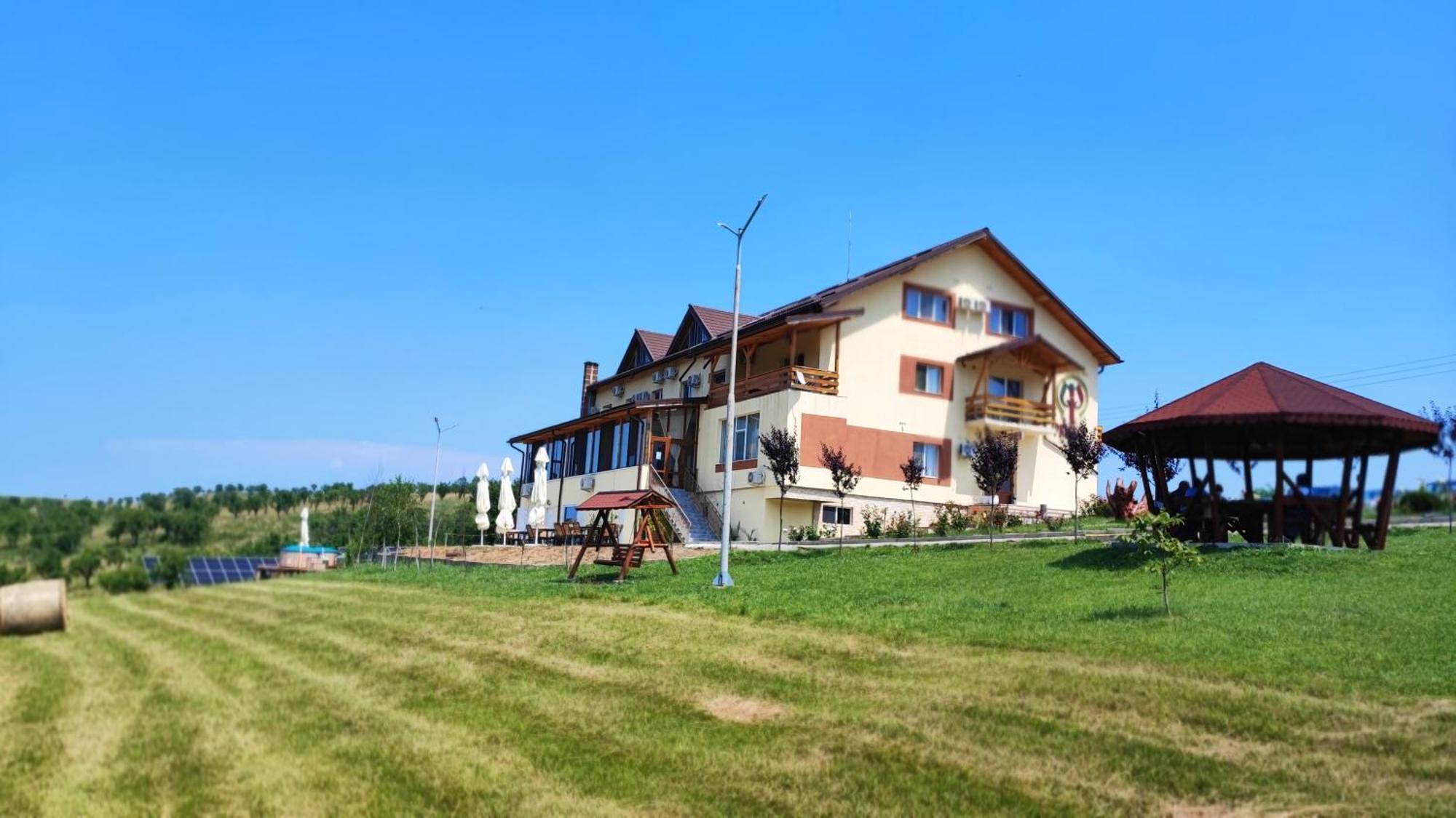 Motel Prislop Hateg Ngoại thất bức ảnh
